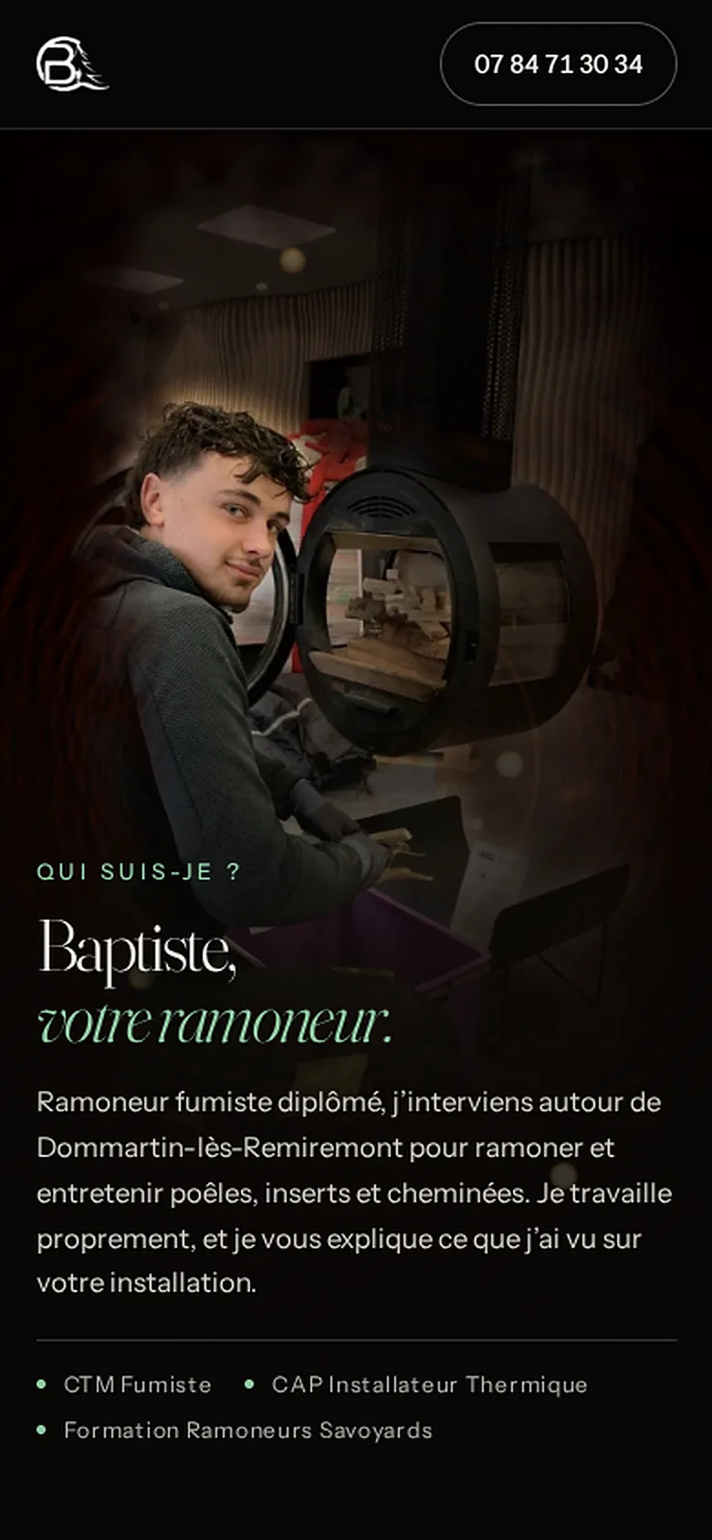 Baptiste se présente sur téléphone, sa photo et son texte ensemble, pendant la descente dans le conduit.